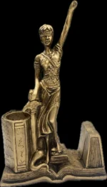 مجسمه بانوی عدالت طرح جا کارتی و جا قلمی