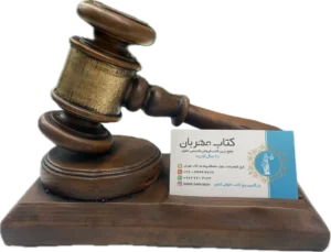 مجسمه چکش چسبیده جاکارتی