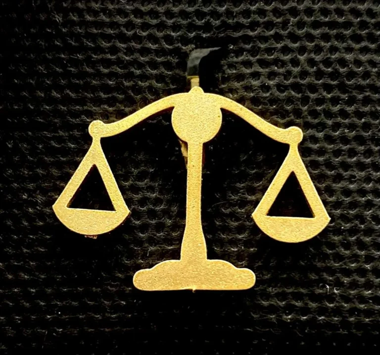 بج سینه ترازوی عدالت - مدل 5
