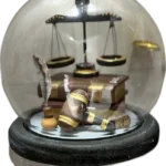 حباب دکوراتیو حقوقی و ترازو عدالت چراغ دار